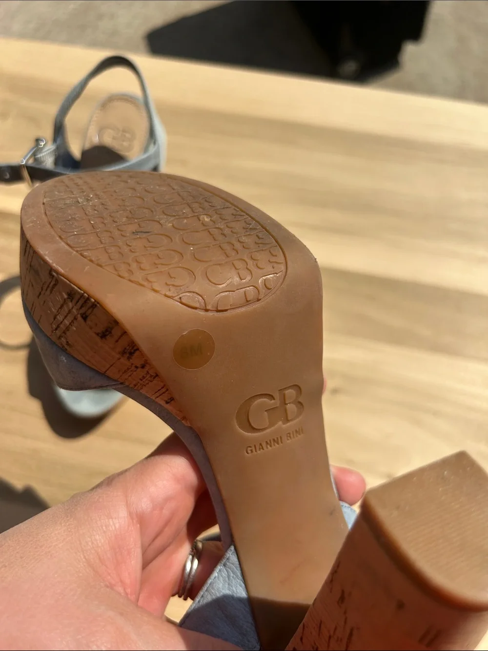 Gianni Bini chic light